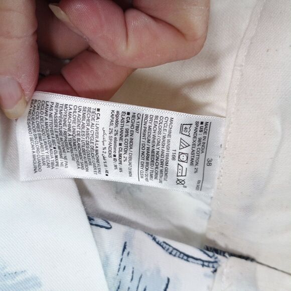 Old Navy Men's White Island Scenic Shorts 38 Ultimate Slim Built-in Flex NWT - Picture 9 of 15